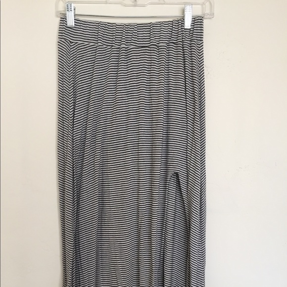 Very soft brandy melville skirt - Picture 2 of 5